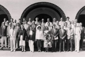 Põhiseaduse Assamblee 1992. aasta juulis. Autor Tiit Veermäe. Foto asub Eesti Filmiarhiivis.