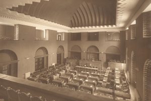 Vaade istungisaali publikurõdult. 1922. Allikas: Tallinna Linnamuuseum F 6803-3.