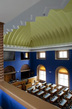 Riigikogu istungisaali kumer voldiline lagi