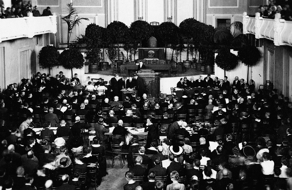 Asutava Kogu avamine Estonia kontserdisaalis 23. aprillil 1919.