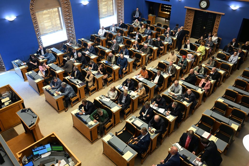 Täiskogu istung 2. juunil 2026. Istungil võeti vastu kriisiolukorra ja riigikaitse seadus ja kuulati ära Riigikohtu esimehe aastaettekanne. Foto: Erik Peinar / Riigikantselei