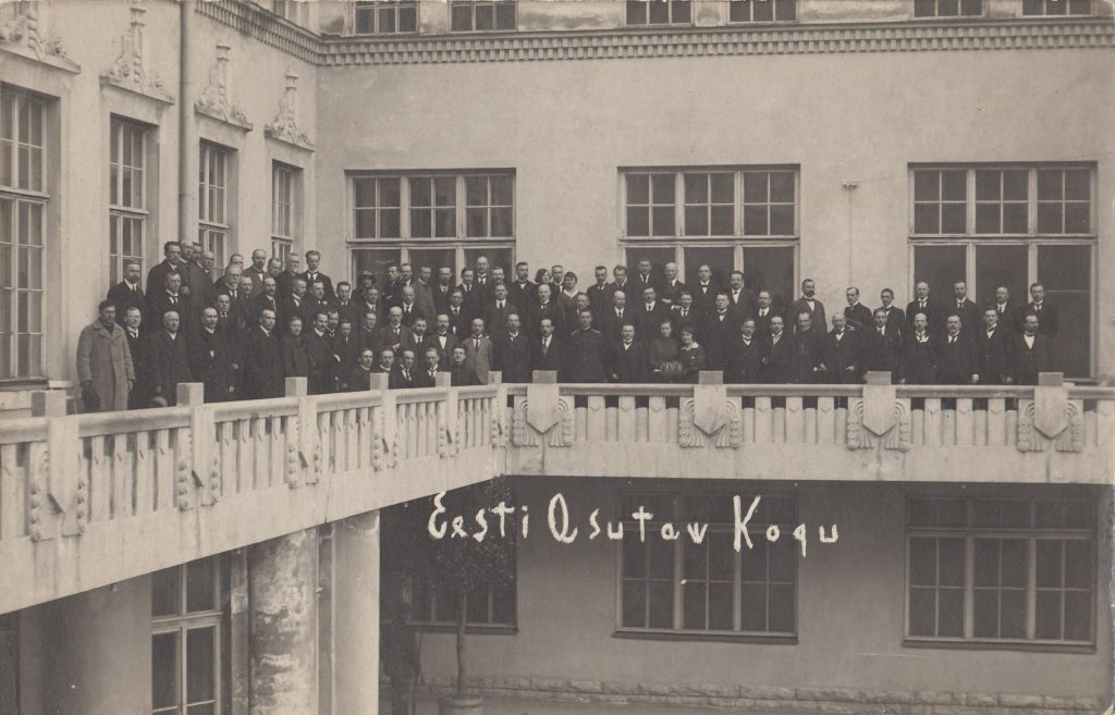 Asutav Kogu Estonia rõdul