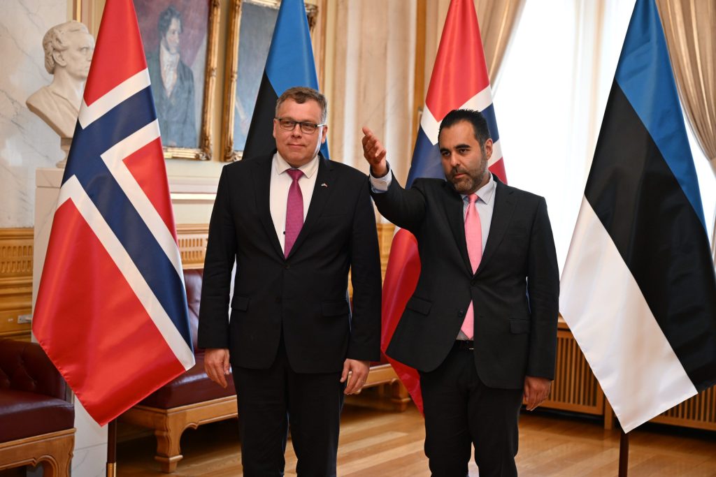 Riigikogu esimees Lauri Hussar oma Norra kolleegi Masud Gharahkhaniga. Foto: Erik Peinar