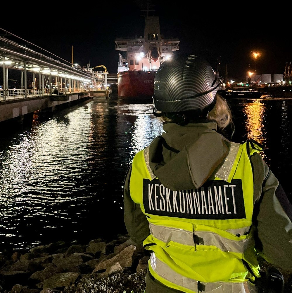 Keskkonnainspektor Muuga sadamas. Foto: Karl Tiedemann