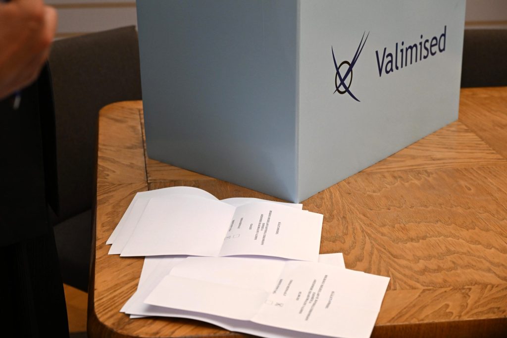 Valimissedelid riigieelarve kontrolli erikomisjoni erakorralistel juhivalimisetl. Foto: Maiki Vaikla / Riigikogu Kantselei