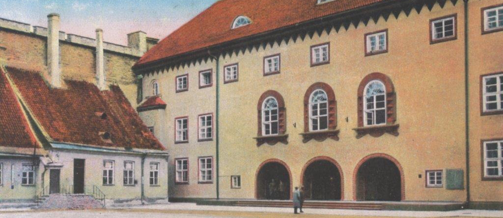 Riigikogu hoone 1920ndatel aastatel. Postkaart.