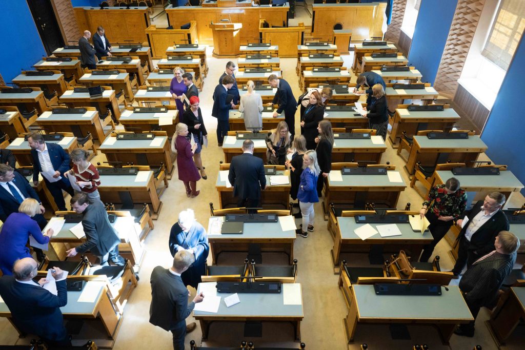 Riigikogu liikmed moodustasid sel nädal 14 toetusrühma ja kolm parlamendirühma