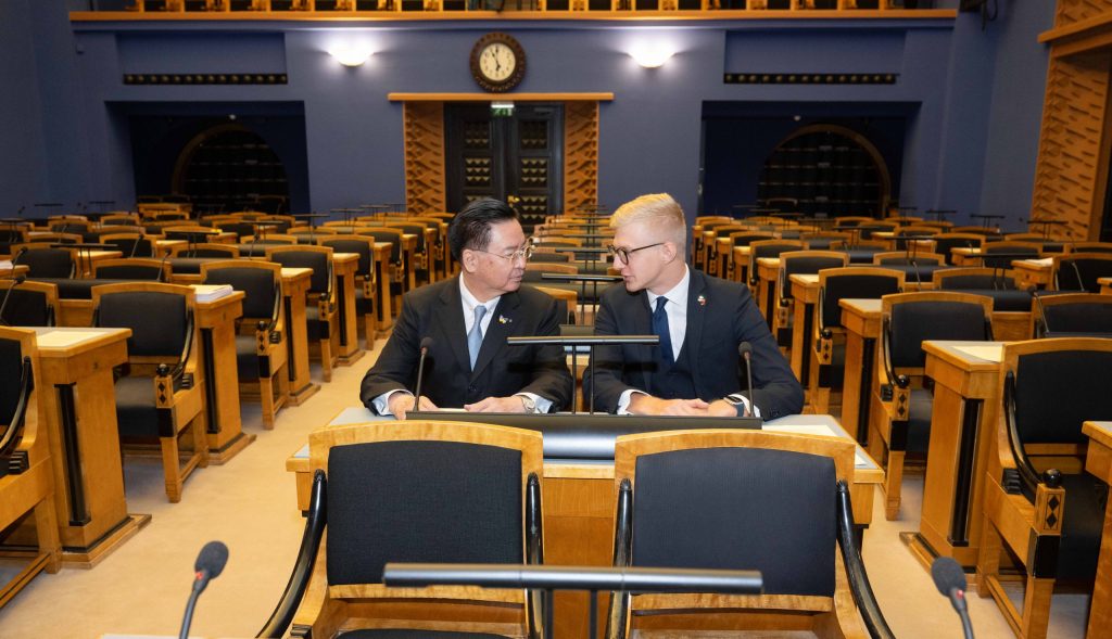 Eesti-Taiwani toetusrühm võttis mullu novembris vastu Taiwani välisministri Joseph Wu. Foto: Erik Peinar