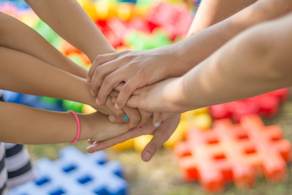 Abi, käed, aitamine. Foto: Pixabay
