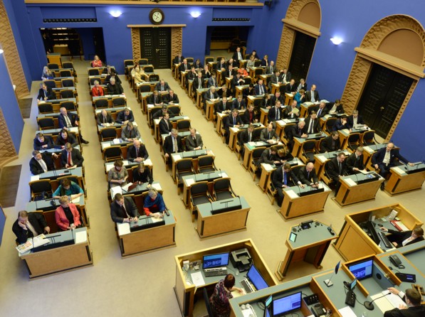 Riigikogu liikmed istungisaalis