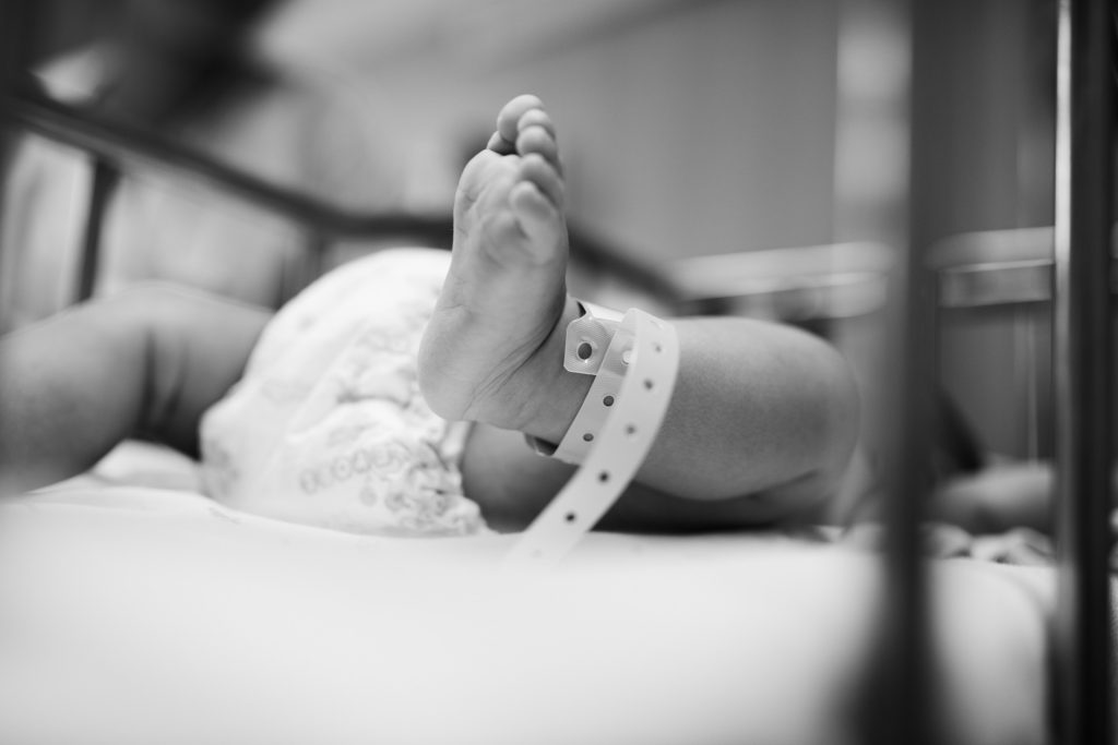 Värske eelnõu võimaldab näiteks tervishoiuteenuse osutajal tõendita sündi registreerida muude piisavate tõendite alusel ilma kohtusse pöördumata. Foto: Pixabay.com