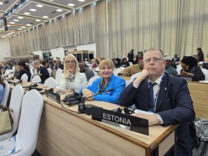 IPU Eesti rühma juhatusse kuuluvad asepresidendid Helle-Moonika Helme, Helmen Kütt ja Peeter Tali Tansaanias IPU 153. assambleel. Foto: Riigikogu Kantselei