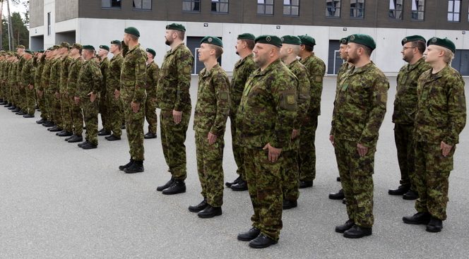 kaitsevägi; kaitseväelased