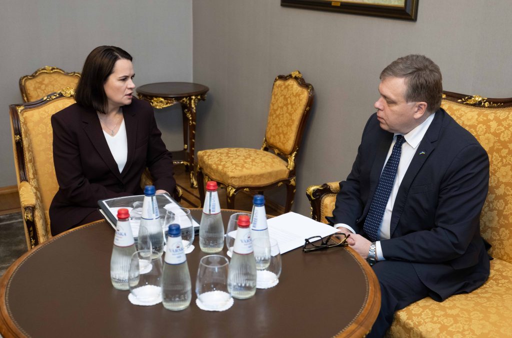 Riigikogu esimees Lauri Hussar kohtus Valgevene demokraatlike jõudude juhi Svjatlana Tsihhanovskajaga. Foto: Erik Peinar