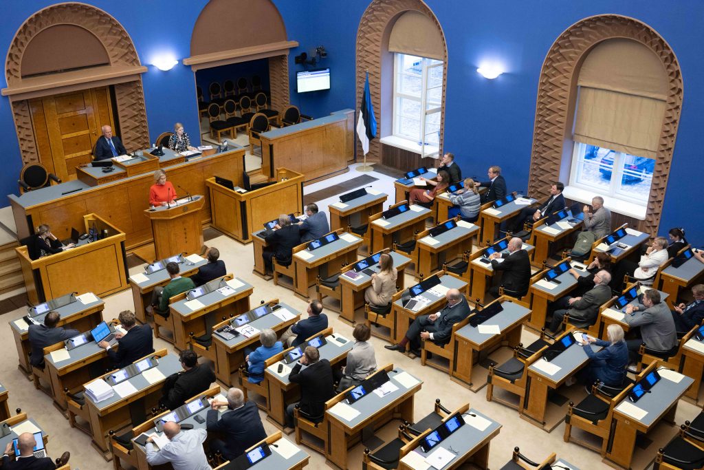 Õiguskantsler Ülle Madise Riigikogu ees. Foto: Erik Peinar / Riigikogu Kantselei